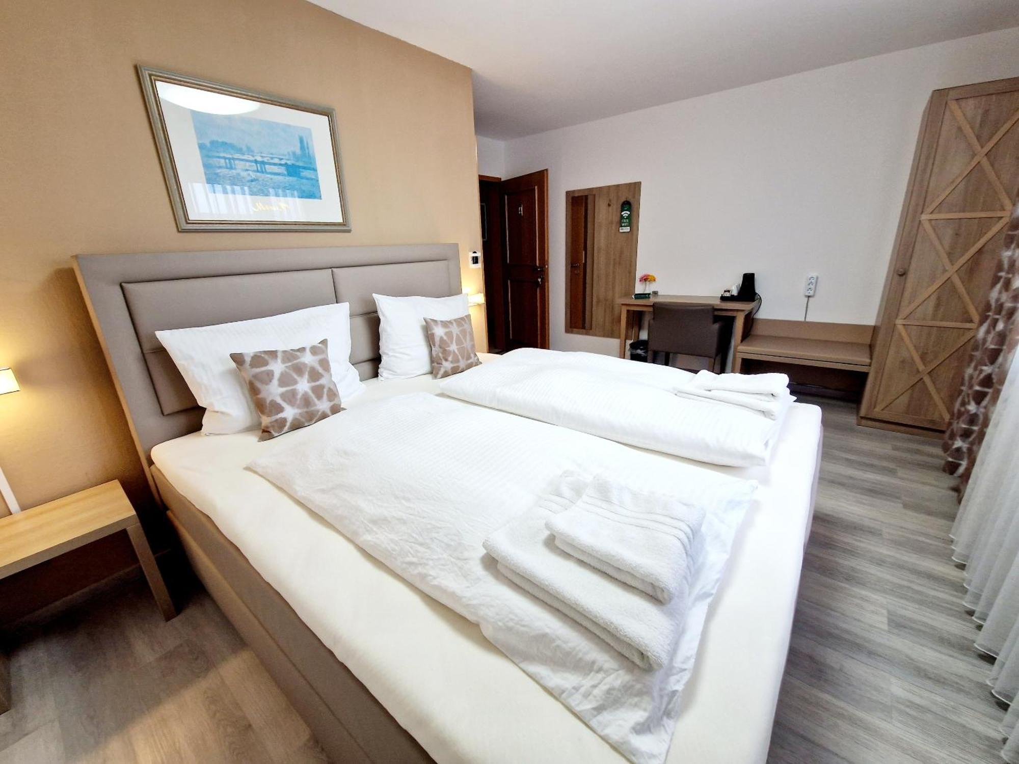 Hotel Rheintal Капел-Графенхаузен Екстериор снимка