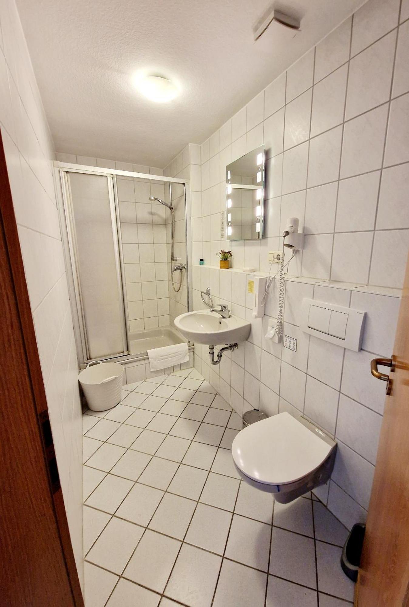 Hotel Rheintal Капел-Графенхаузен Стая снимка