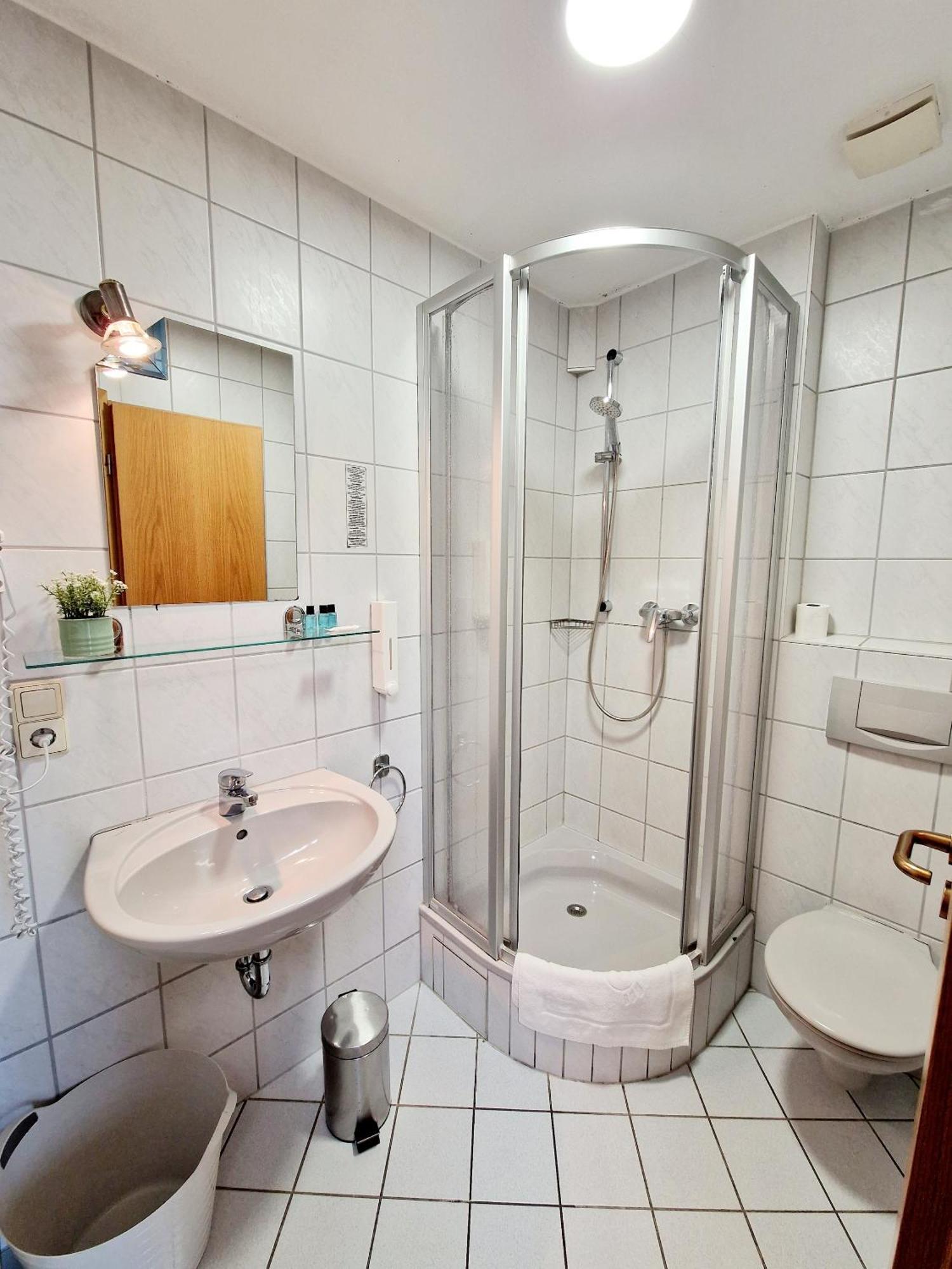 Hotel Rheintal Капел-Графенхаузен Стая снимка